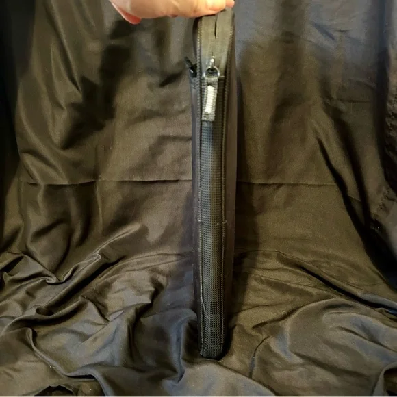 KENSINGTON LAPTOP SLEEVE - Picture 7 of 7